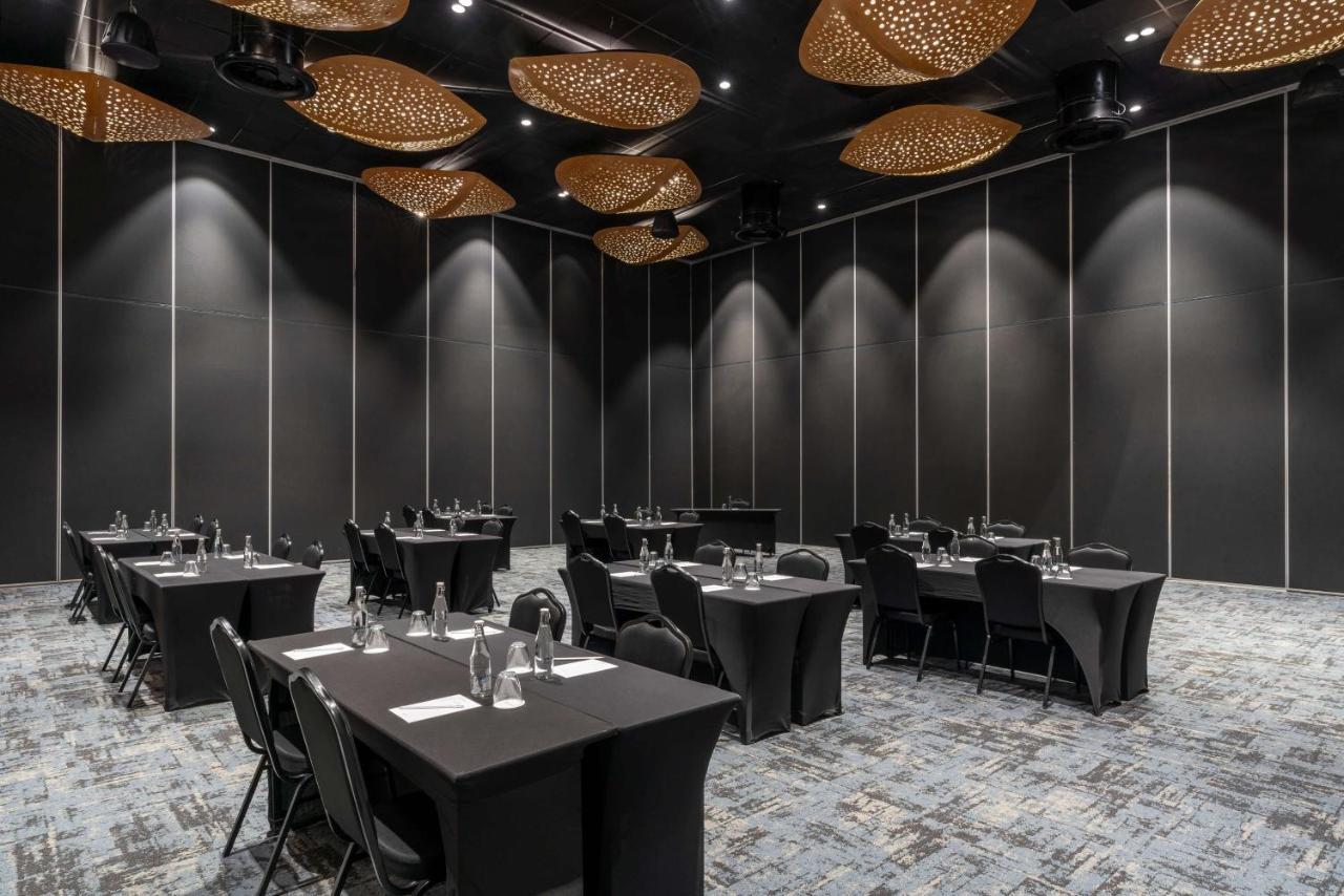 Radisson Hotel And Convention Centre Or Tambo Airport Йоханнесбург Экстерьер фото