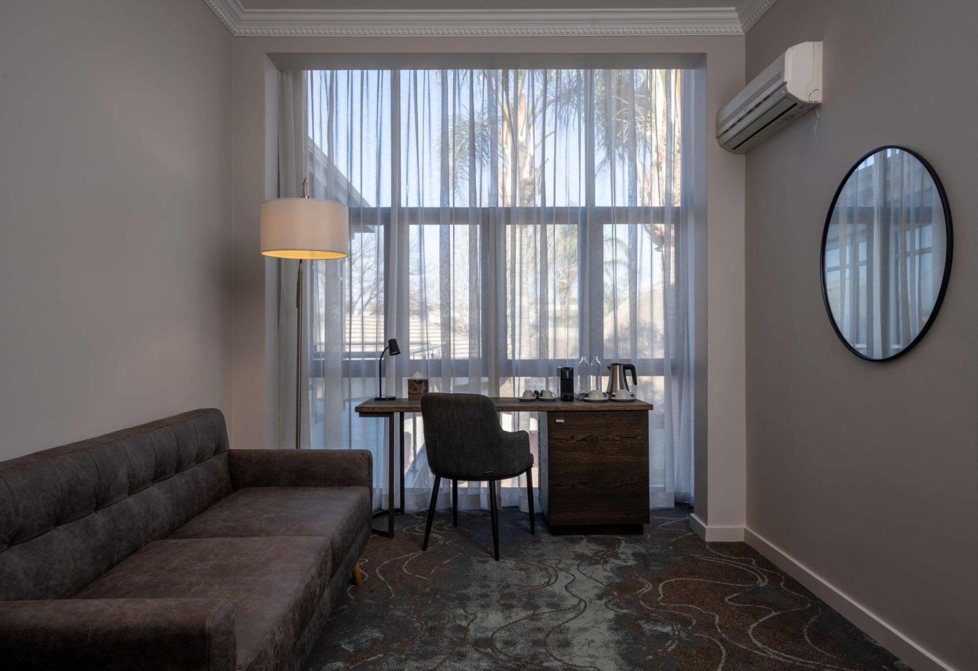 Radisson Hotel And Convention Centre Or Tambo Airport Йоханнесбург Экстерьер фото