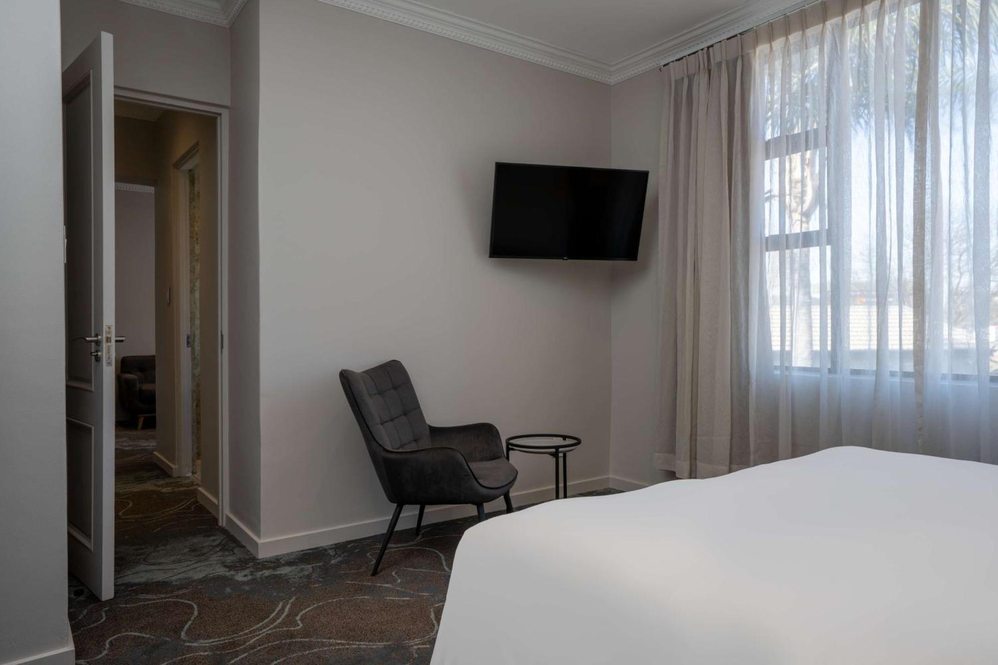 Radisson Hotel And Convention Centre Or Tambo Airport Йоханнесбург Экстерьер фото