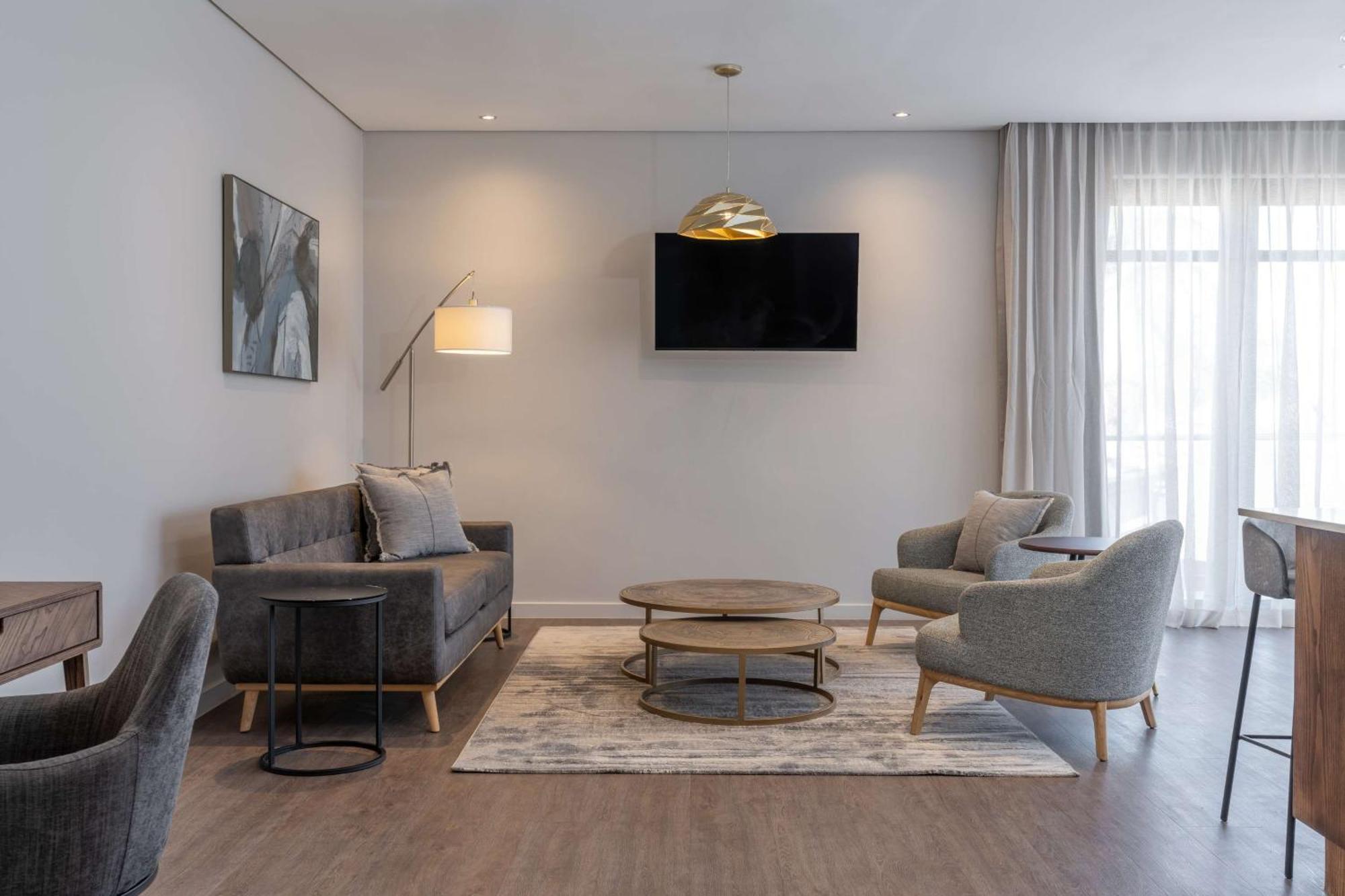 Radisson Hotel And Convention Centre Or Tambo Airport Йоханнесбург Экстерьер фото