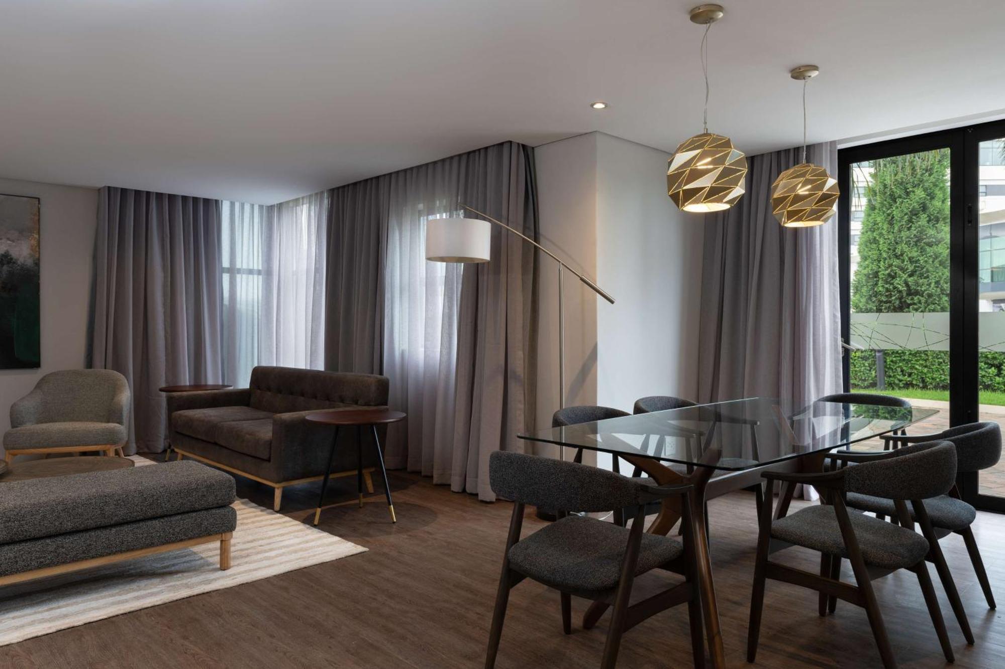 Radisson Hotel And Convention Centre Or Tambo Airport Йоханнесбург Экстерьер фото
